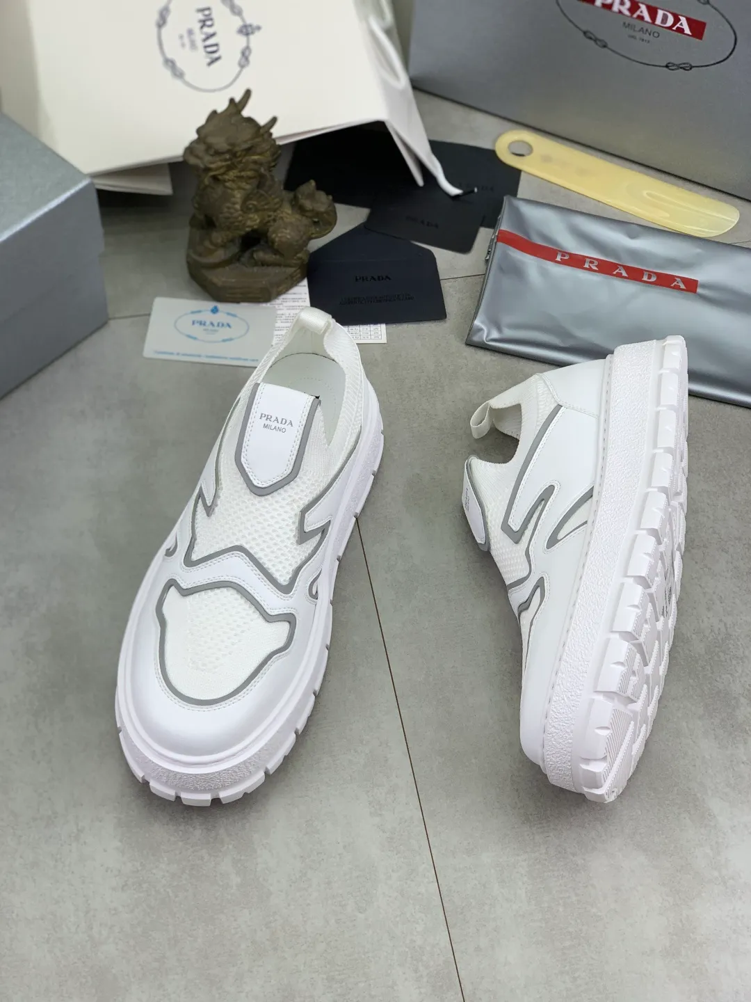 Men's shoes 💰P600💰 [New style] Flying weave series (summer must-have) is now available on the official website, 🆘 Trendy brand (Prada) mainly promotes popular models, avant-garde and versatile fashionable men's shoes, private version mold opening, cowhide surface splicing 1:1.. Fashionable and simple, original imported cowhide and cowhide leather feet; the atmosphere and personality are more fashionable, eye-catching and pursuing class. It will subvert the old idea and be a must-have for fashion trendsetters with you! Must keep it for yourself! High-end comfort and low-end, high-end quality workmanship. Size: 38-45 4️⃣colors available.